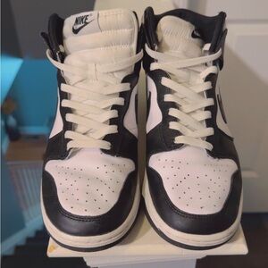 Men’s Nike Classic Black and White High-Tops Size 9